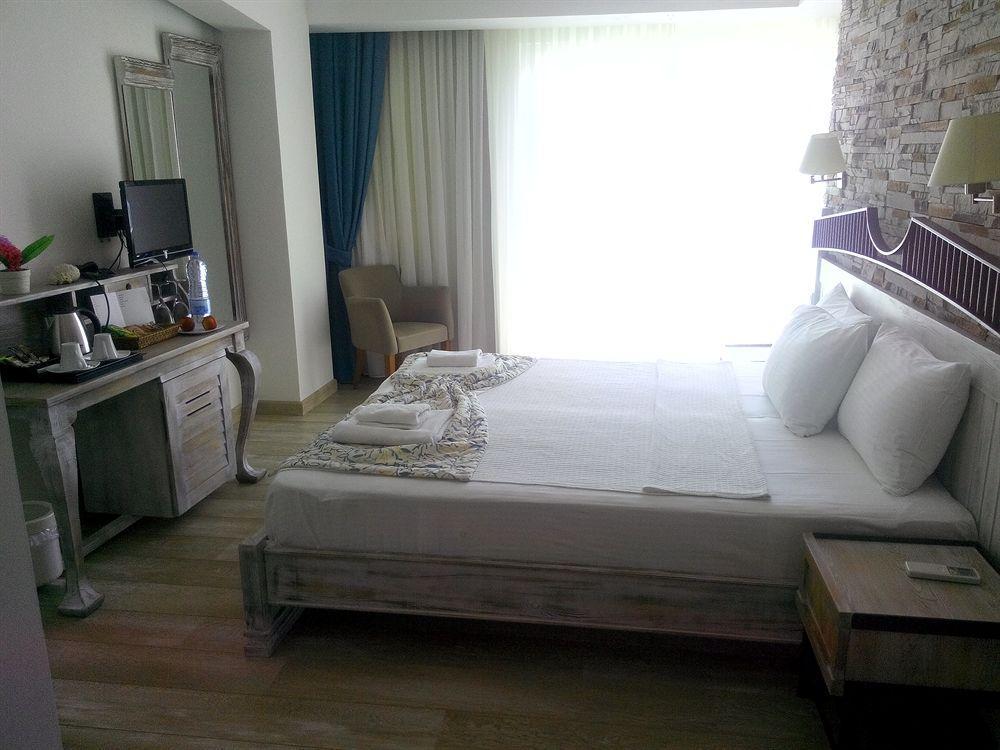 Dedeminn Marina Hotel Гьоджек Екстер'єр фото